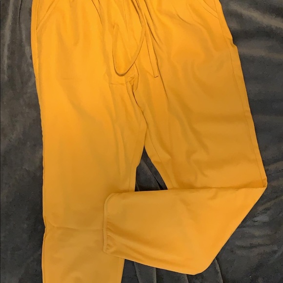 Mustard yellow pants - Picture 2 of 2